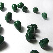 Minerály - Jadeit korálka / kvapka 10x14mm (Smaragd Green) - 2311584