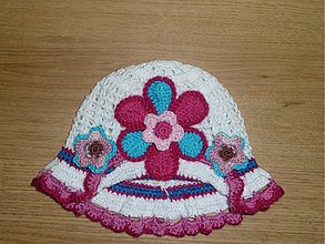 Detské čiapky - Klobucik biely s tyrkysovo- ruzovymi kvetmi - 2601996