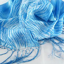 Šály a nákrčníky - Modro-bílá hedvábná šála - araši batika - 264524