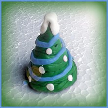 Dekorácie - 3D FIMO vianočné stromčeky (belasá reťaz) - 3456968