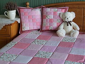 Úžitkový textil - Prehoz, vankúš patchwork vzor ružovo-biela,  deka 140x200 cm - 3512281