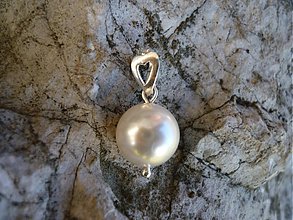 Náhrdelníky - Prívesok biela perlička - 3519251