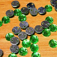 Iný materiál - Našívacie kamienky kruhové 6mm plastové (zelené) - 3553530