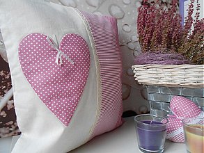 Úžitkový textil - Prehoz, vankúš patchwork vzor ružovo-biela, vankúšik s motivom srdiečka 40x40 cm - 3592128