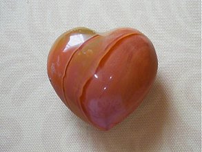 Minerály - jaspis srdce, 28 x 28 x 12 mm - 755144